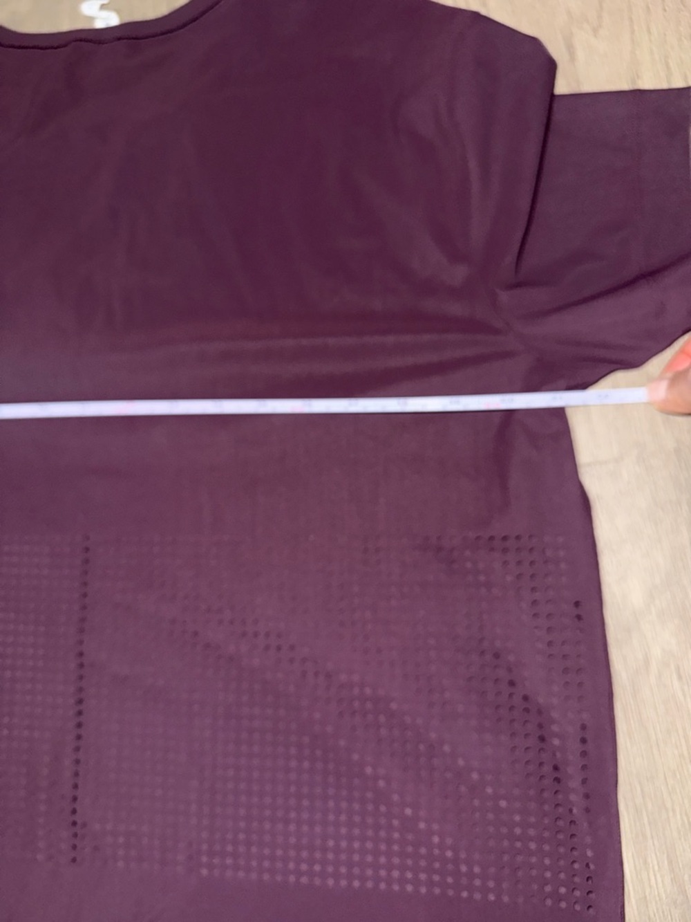 Lululemon Women’s Short Sleeve V-Neck Top in Plum - Picture 7 of 8